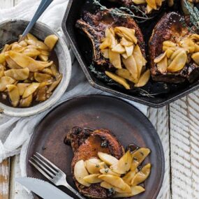 cooked pork chops with oven roasted sweet apples