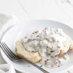 cropped-biscuits-and-gravy-4.jpg