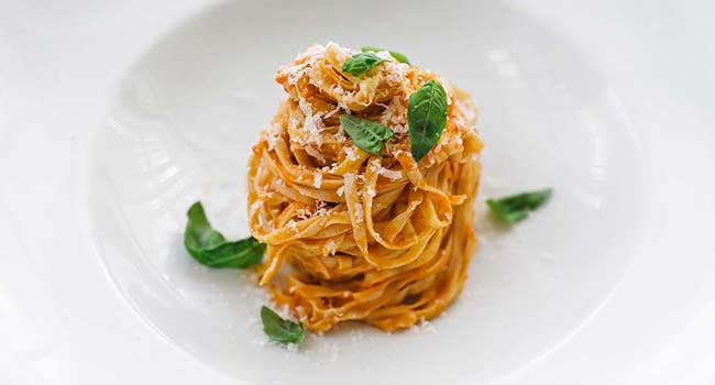 pasta al pomodoro on a plate