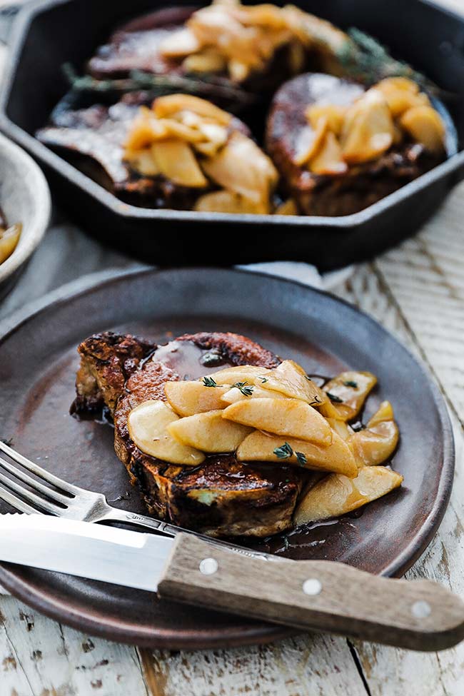 pork chops with baked apple slices