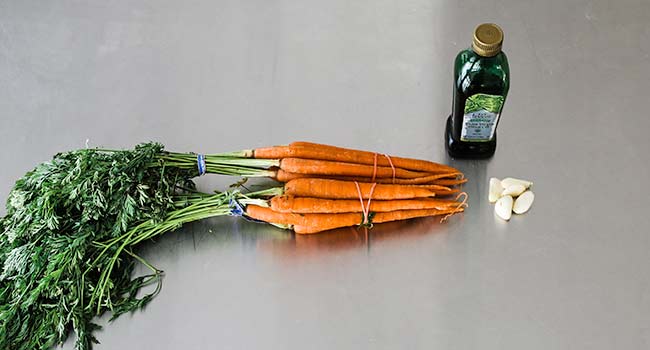 ingredients to make roasted carrots