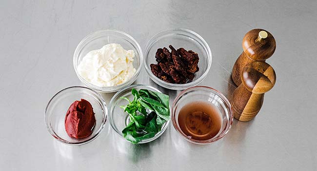 ingredients to make sun-dried tomatoes
