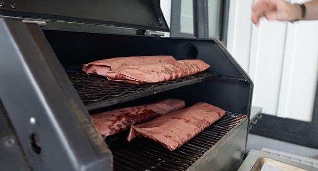 smoking ribs in parchment paper