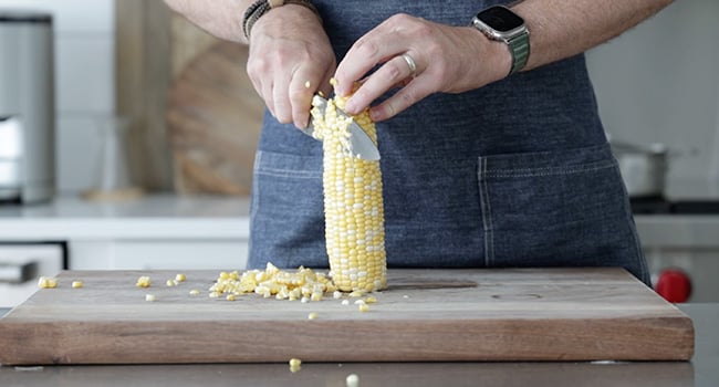 slicing corn from a cob