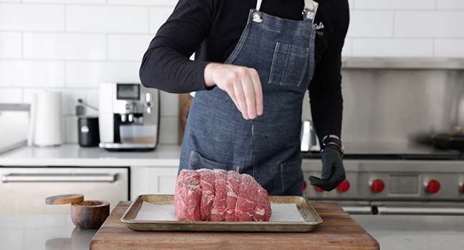 seasoning a roast beef