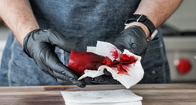 peeling roasted beets with paper towels