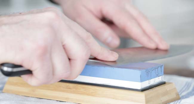 sharpening the heel of a knife