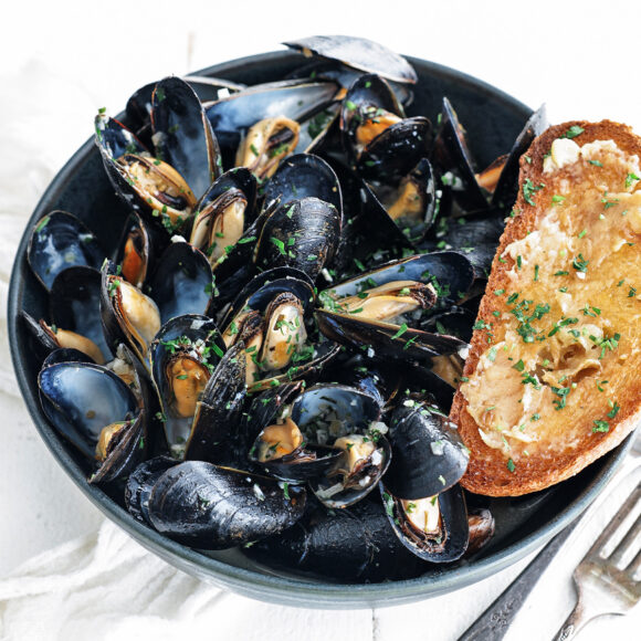 Mussels Recipe in Garlic Wine Broth - Chef Billy Parisi