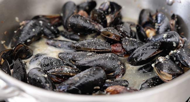 simmering mussels