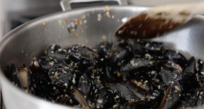 cooking mussels with shallots