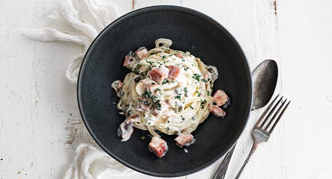 pasta al salmone in a bowl