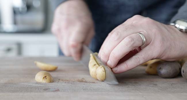 slicing fingerling potatoes