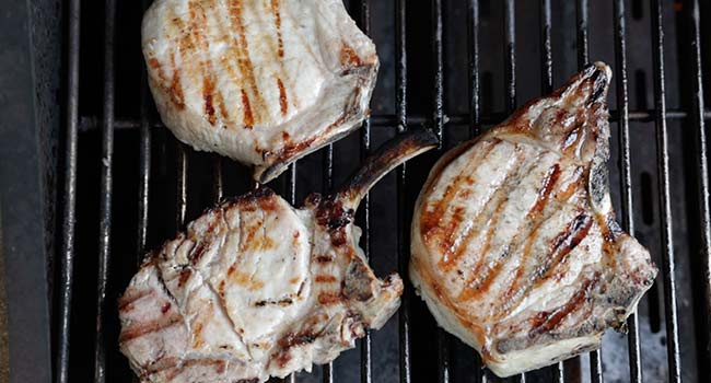 slow grilling pork chops