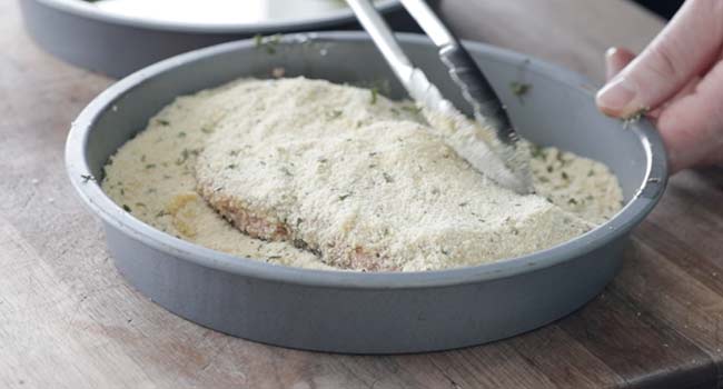 coating a steak in breadcrumbs