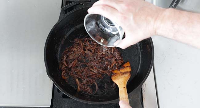 adding vinegar to onions