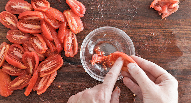 removing the seeds from tomatoes