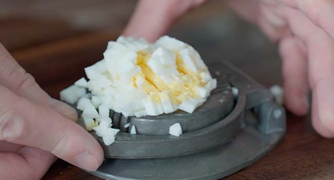 slicing hard-boiled eggs