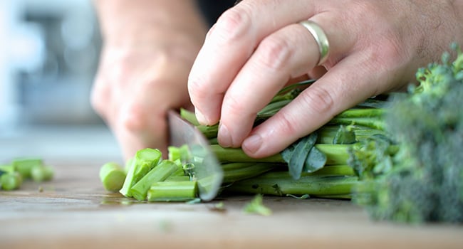 preparing broccolini