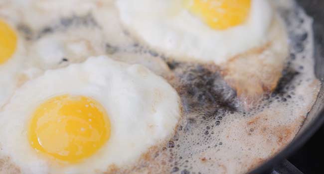 frying eggs in butter