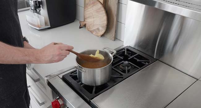 finishing turkey gravy with fat