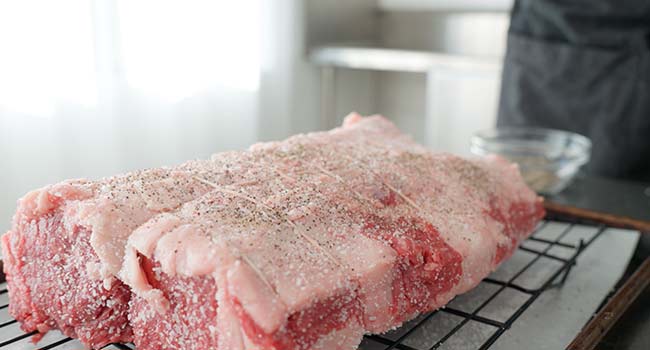 seasoning a New York strip roast