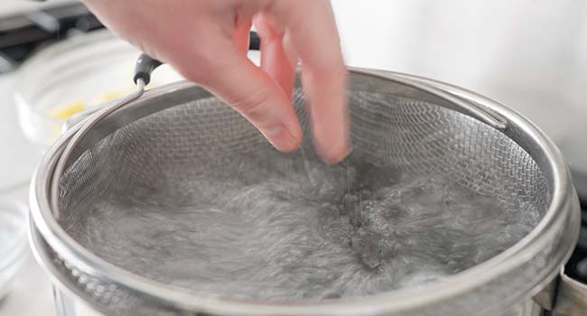 seasoning boiling water