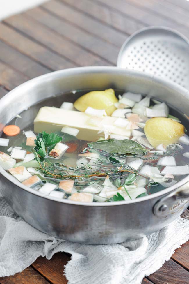 court bouillon in a pot