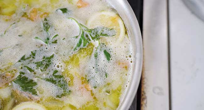 simmering a court bouillon