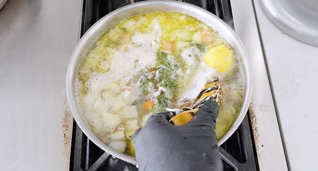 adding lobster to court bouillon