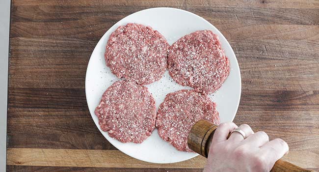 seasoning burger patties