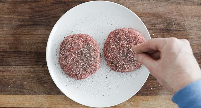 seasoning burger patties