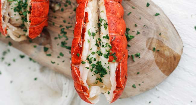 steamed lobster tails with melted butter