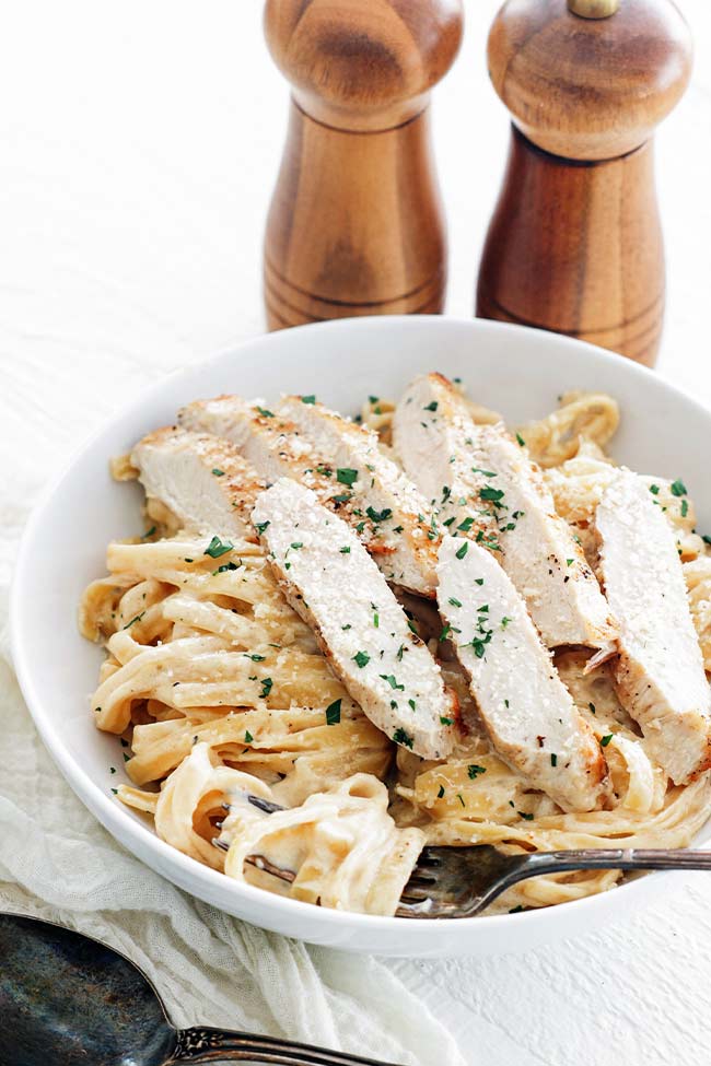 chicken alfredo pasta in a bowl